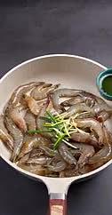 4k白灼虾做菜焖大虾油焖大虾视频的预览图